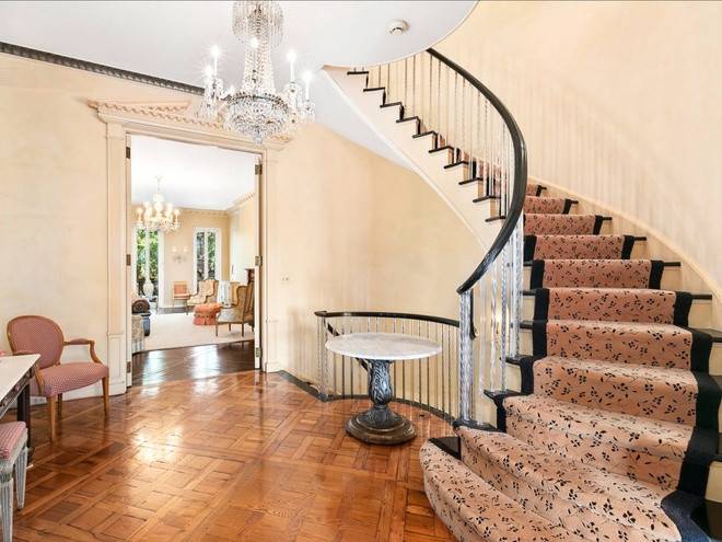 Căn nhà mang phong cách sang trọng trong từng chi tiết.