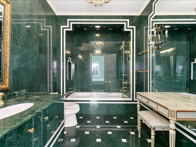 Căn nhà có 11 phòng ngủ và 11 phòng tắm.