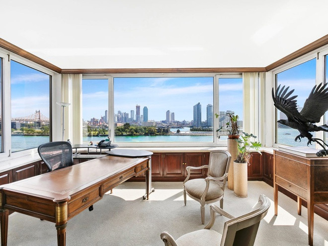 Các phòng ở đây có cửa sổ cách âm để ngăn âm thanh ồn ào của thành phố. Nhờ đó, căn phòng luôn tràn ngập ánh sáng tự nhiên nhưng vẫn yên tĩnh và riêng tư.