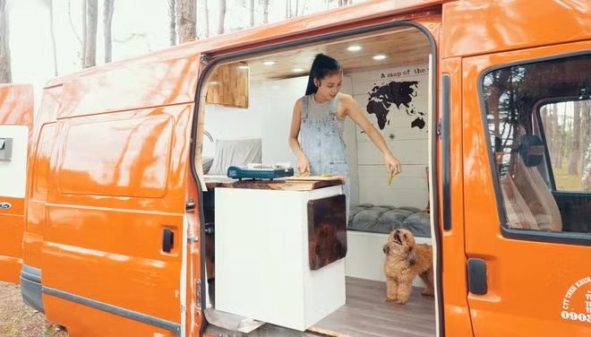 Chi 250 trieu dong tu cai tao oto cu thanh nha di dong-Hinh-4