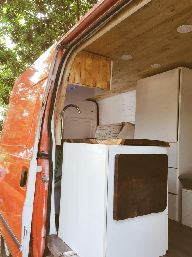 Chi 250 trieu dong tu cai tao oto cu thanh nha di dong-Hinh-8