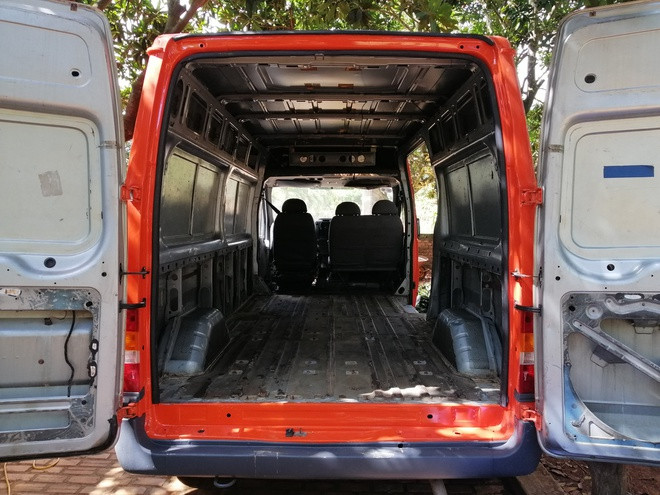 Chi 250 trieu dong tu cai tao oto cu thanh nha di dong-Hinh-2