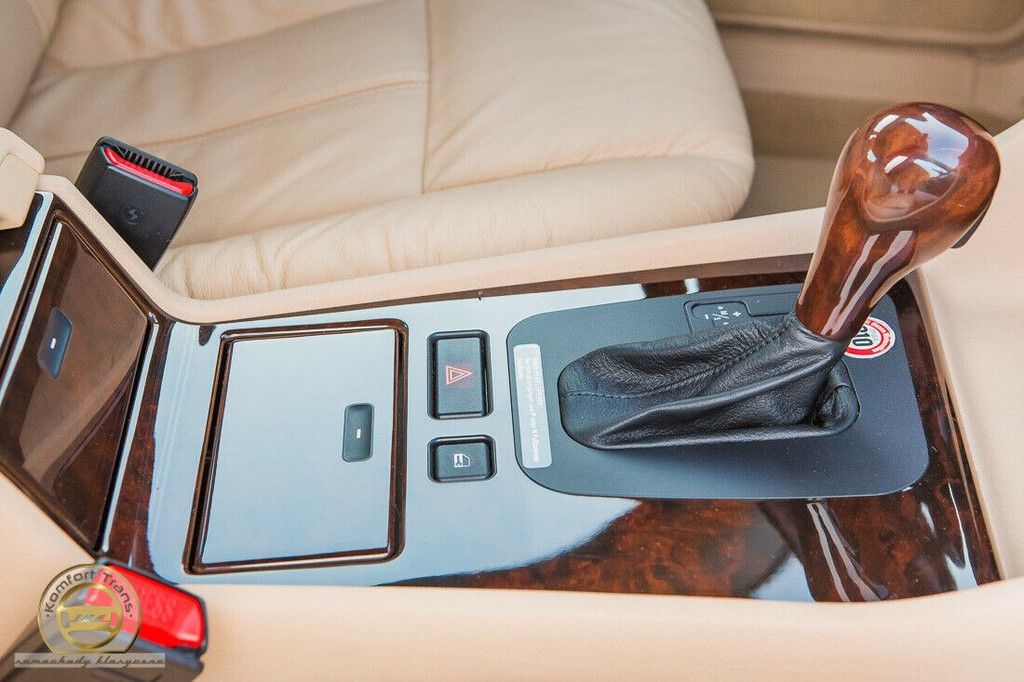 BMW 7-Series bi nhot trong long nhua suot 22 nam-Hinh-3