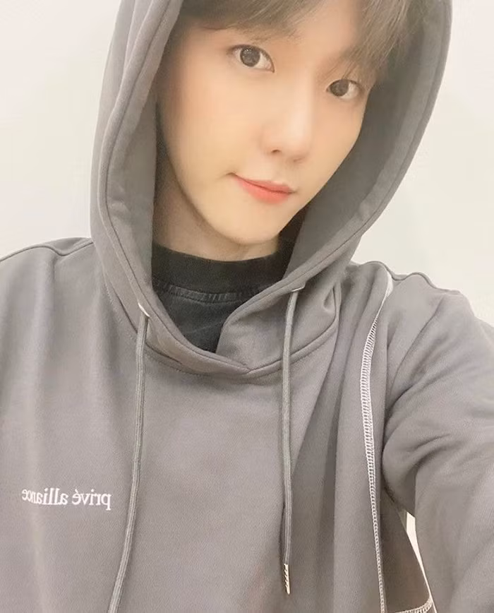 Netizen Hàn Quốc cho rằng ứng dụng chỉnh ảnh này khiến da mặt idol trông mịn đến mức không chân thật.