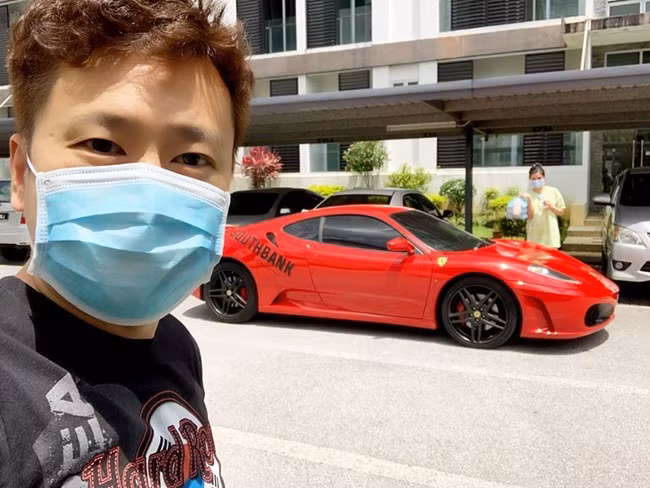 Lo nang vi COVID-19, nha hang dung xe sang Ferrari F430 giao hang-Hinh-11
