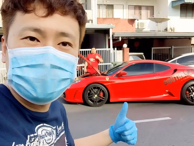 Lo nang vi COVID-19, nha hang dung xe sang Ferrari F430 giao hang