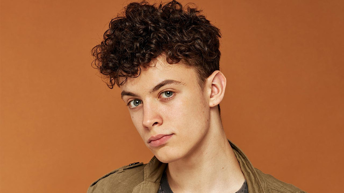  Không để râu mọc rậm rạp: Cạo râu mang lại diện mạo trẻ trung cho các chàng trai. Nếu thích nuôi râu, hãy cắt tỉa nó thường xuyên. Ảnh: L'Oreal Paris.