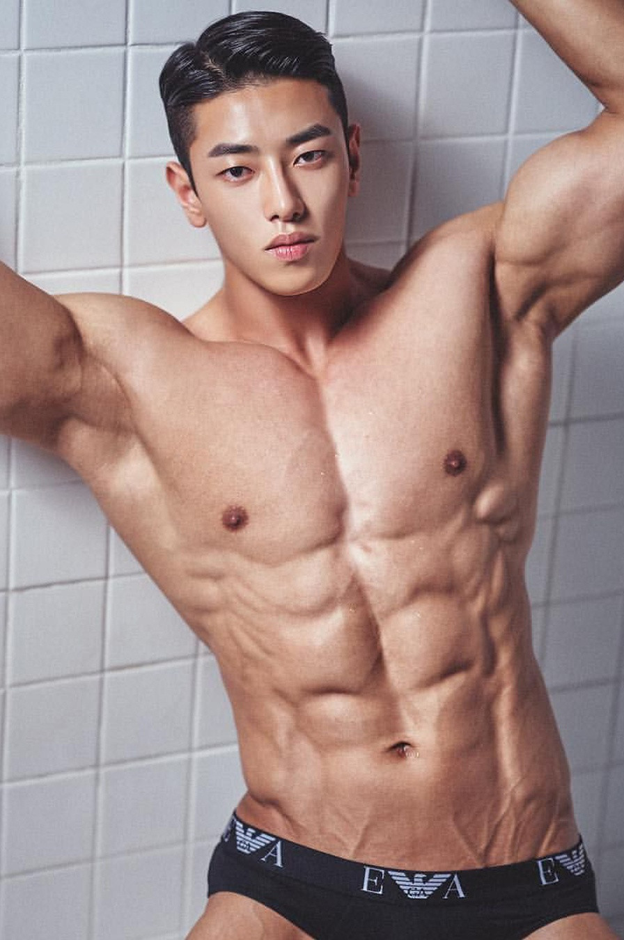  Chăm sóc da: Lợi ích lớn nhất của việc có làn da đẹp giúp bạn luôn tự tin, đồng thời gây ấn tượng với mọi người. Bên cạnh ăn uống, nghỉ ngơi hợp lý, phái mạnh cũng nên đầu tư vào những sản phẩm phù hợp cho da mặt và da cơ thể. Ảnh: Pinterest.