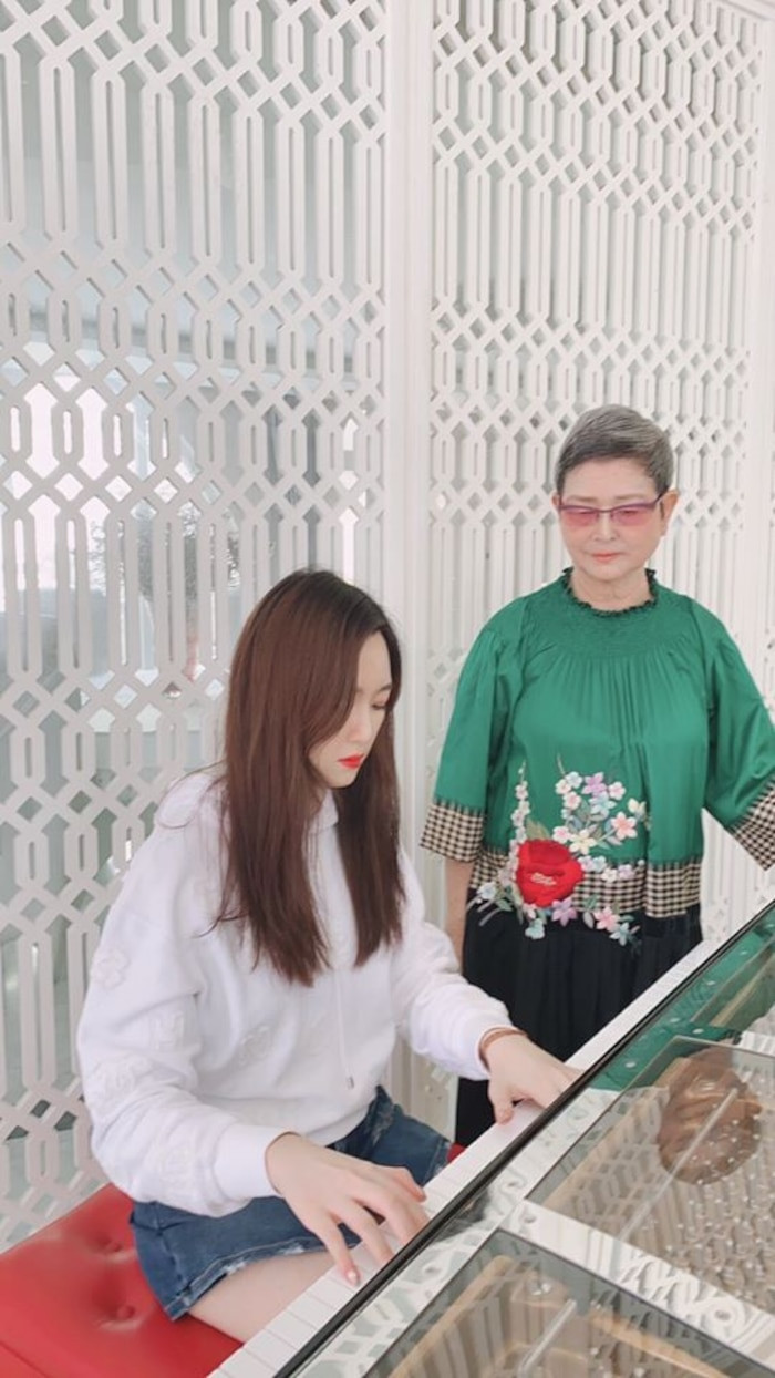 Con gái Hoa hậu Giáng My gây chú ý vì nhan sắc 'khác lạ' ảnh 8