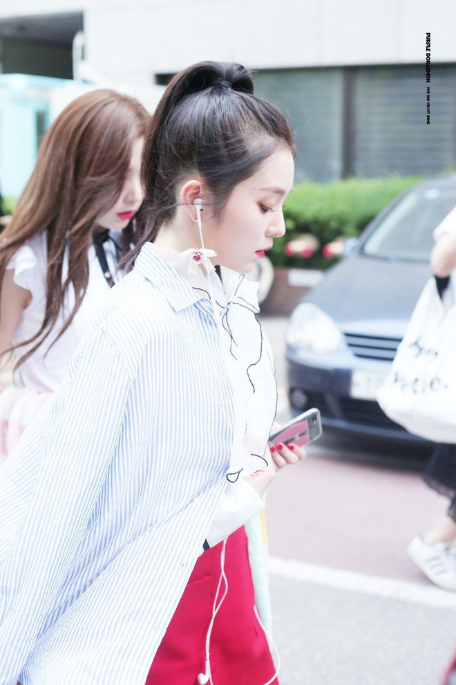 Bật mí cách đặc biệt giúp buộc tóc mà vẫn đẹp vào mùa hè - Hình 4 Bat mi cach dac biet giup buoc toc ma van dep vao mua he-Hinh-4