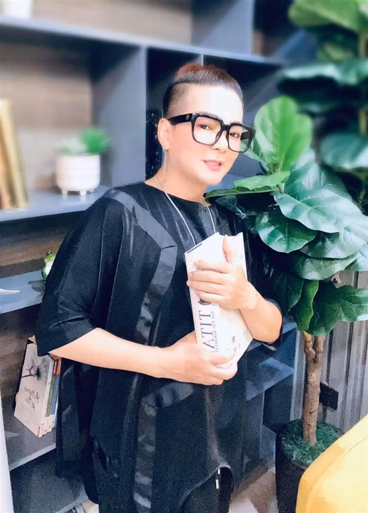 Tu nhan nhan sac lai 5 my nu, Vu Ha khien showbiz kinh ngac-Hinh-4