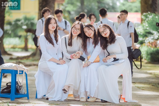 Đối với các học sinh khối 12, sau buổi lễ bế giảng này thì thời học sinh sẽ khép lại để bước sang một cánh cửa mới.