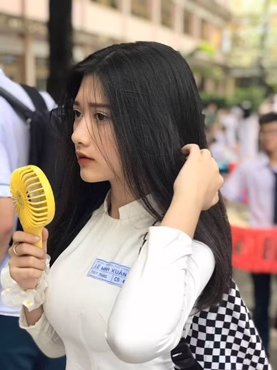 Theo chia sẻ của nữ sinh, cuộc sống hiện tại của cô cũng bình thường như các bạn khác, đề cao nhiệm vụ học tập và phát triển các kỹ năng mềm.