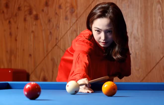 Cô bé 13 tuổi khi đó mới chập chững vào nghề, nhưng thể hiện khả năng tiếp thu không hề kém các đàn chị. Tài năng và cần cù giúp cô thường xuyên góp mặt tại các giải đấu lớn của Hàn Quốc từ năm 2003. Tháng 9/2006, cô vinh dự được so tài với ngôi sao Jeanette Lee trong trận giao hữu và bắt đầu trở nên nổi tiếng. Ảnh: Joins.