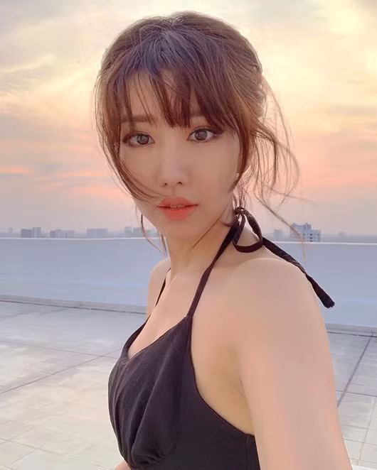 Min gặt hái thành công ở sự nghiệp ca hát với những bản hit được lòng giới trẻ như "Em mới là người anh yêu", "Đừng yêu nữa, em mệt rồi", "Ghen", "Vì yêu cứ đâm đầu"...