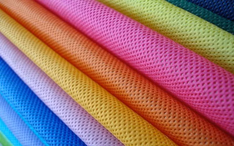 Virus corona co the ton tai bao lau tren quan ao?-Hinh-2