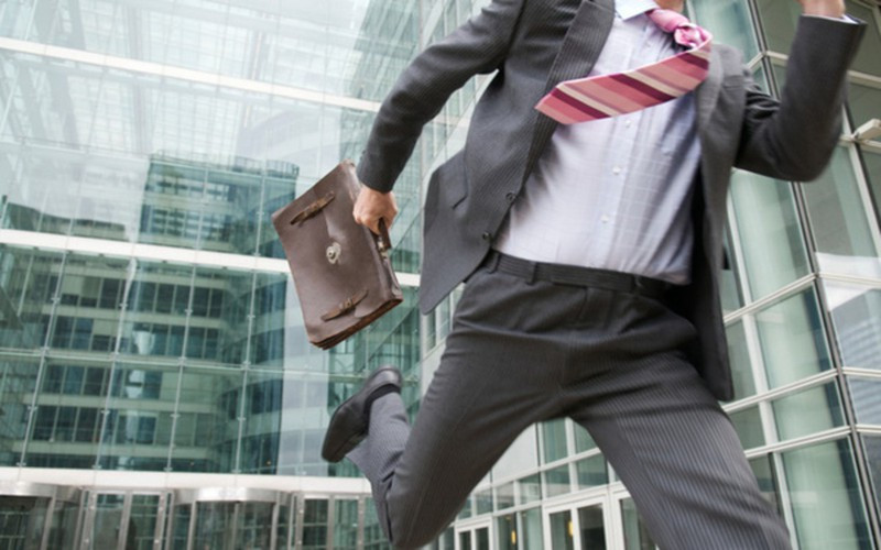 Virus corona co the ton tai bao lau tren quan ao?-Hinh-9