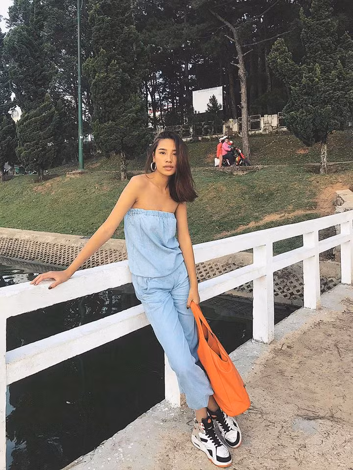 "Một cô gái đẹp không chỉ có ngoại hình nổi bật mà cần đẹp trong tâm hồn. Vì vậy, tôi đang trong quá trình trau dồi kinh nghiệm sống, kỹ năng mềm để sẵn sàng bước vào các vòng thi sắp tới", Tường Linh bày tỏ.