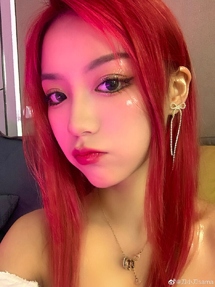 'Thanh hat toc' trieu follow bat ngo lo anh ngoai doi that-Hinh-3