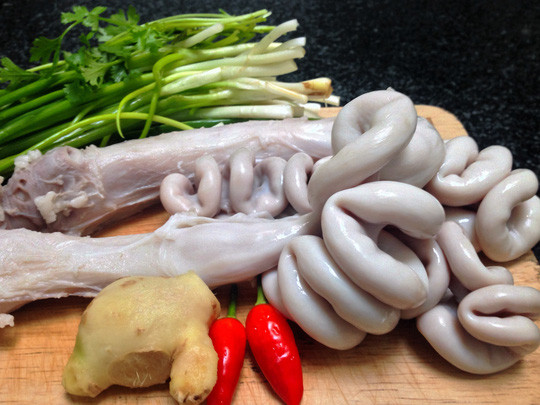 Mẹo luộc lòng lợn, dạ dày trắng- ngon- giòn sần sật - Hình 2 Meo luoc long lon, da day trang- ngon- gion san sat-Hinh-2