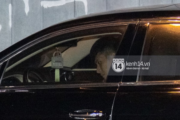 ình ảnh Lâm Bảo Châu đợi Lệ Quyên trên xế hộp