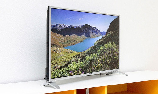  Panasonic TH-43DS630V cũng được giảm giá. Hiện tại, TV đang được bán với giá 6 triệu đồng, giảm 2 triệu đồng. Model được trang bị màn hình 43 inch, độ phân giải Full HD. Thiết bị dùng tấm nền IPS, mang đến độ sáng cao và góc nhìn rộng.