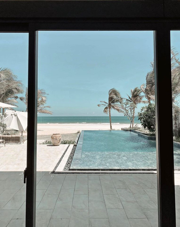 Chơi lớn như vợ chồng Bảo Thy: Thuê hẳn villa cạnh biển chỉ để cách ly - Hình 2 Choi lon nhu vo chong Bao Thy: Thue han villa canh bien chi de cach ly-Hinh-2