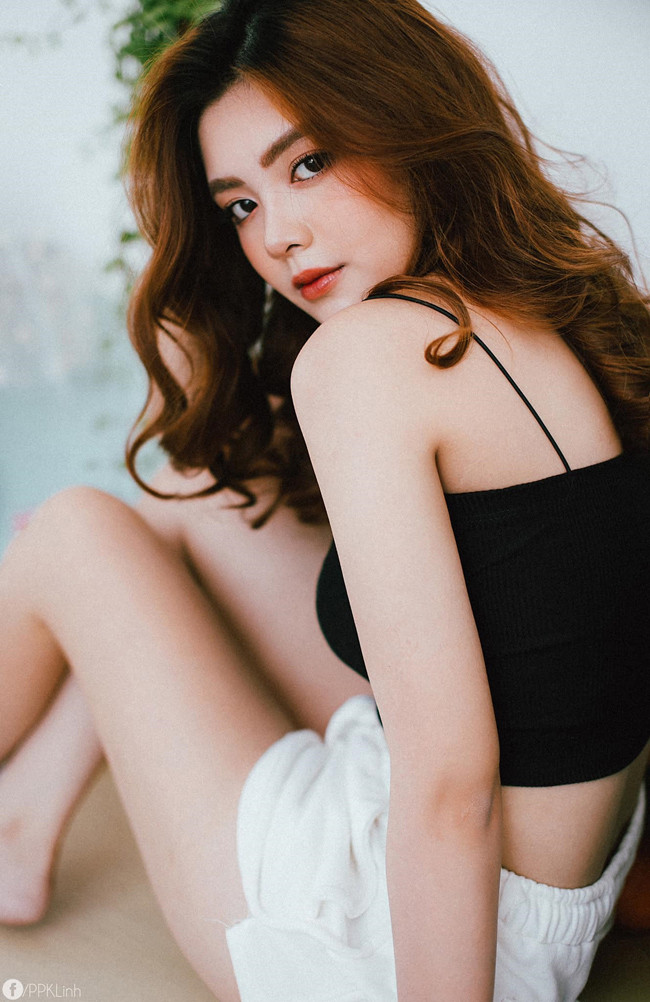 Thời điểm đó, Hoàng Anh vẫn còn khá mũm mĩm. Cô được cho là có vẻ đẹp "lệch chuẩn" khi đa số giới trẻ bây giờ ưa vóc dáng mảnh mai.