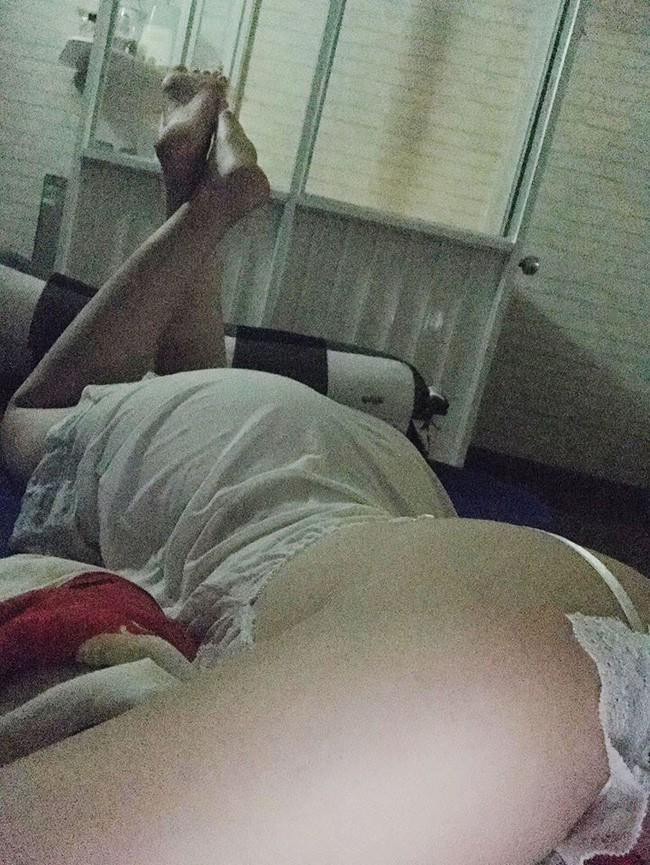 Chong di choi dem, vo gui mot buc anh, chong lap tuc ve ngay