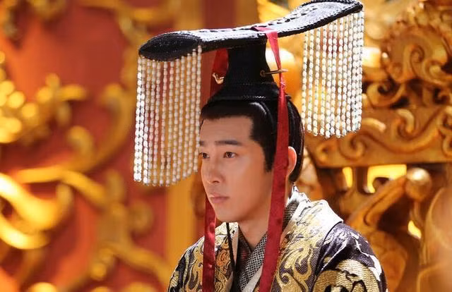 Vi Hoang hau co cach danh ghen doc - la trong lich su-Hinh-2