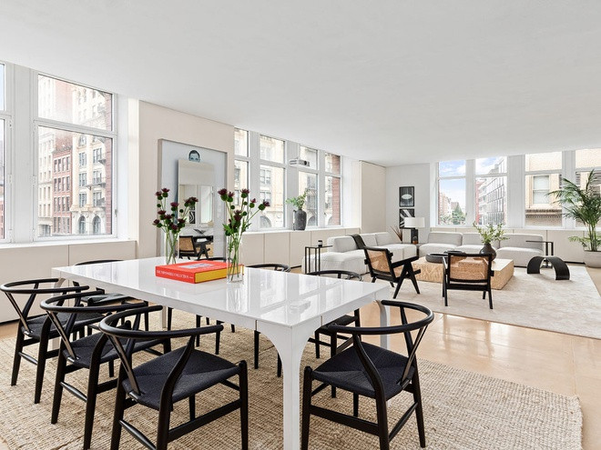 Căn hộ thông minh rộng 225 m2 có hệ thống âm thanh và ánh sáng tùy chỉnh với tầm nhìn toàn cảnh Manhattan. Ảnh: Business Insider.