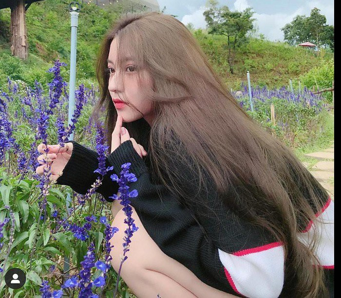  Phương Vy còn được mệnh danh là nữ thần góc nghiêng với vẻ đẹp cực phẩm, những tấm ảnh khoe góc nghiêng của cô nàng đều được rất nhiều lượt thích. 