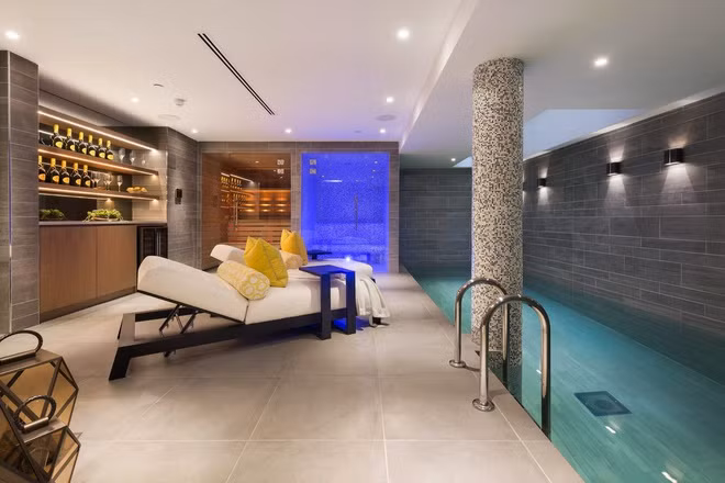 Tầng hầm tiếp theo là bể bơi và spa.