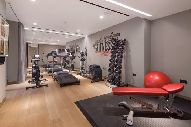 Tầng hầm đầu tiên là hai khu vực tập gym riêng biệt.