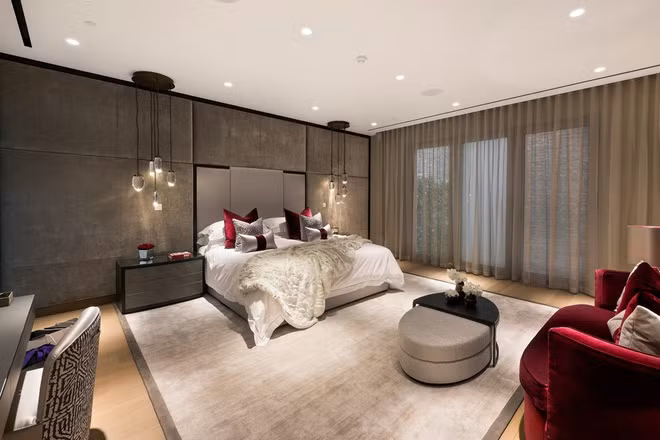 Phòng ngủ chính nằm ở tầng hai của căn nhà.