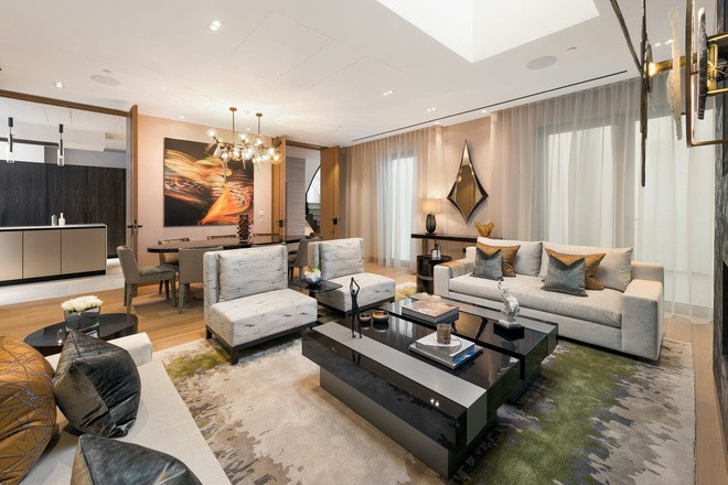 Phòng khách và bếp nằm ở tầng trên cùng của căn nhà.