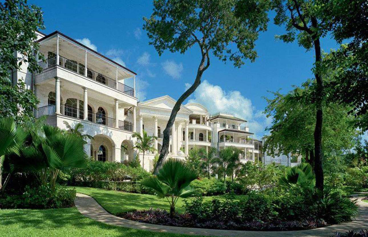 Tháng 10/2013, Rihanna mua một căn biệt thự hào nhoáng nằm sát biển ở quê nhà Barbados với giá 22 triệu USD. Ảnh: Rightmove.