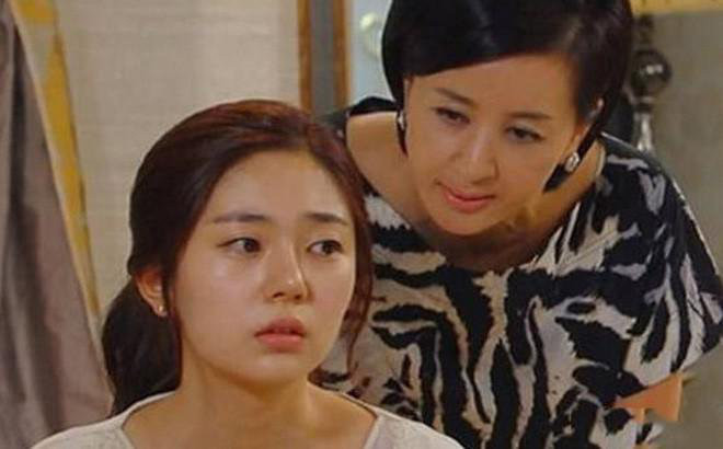 Sự soi mói của mẹ chồng khiến ngộp thở những ngày nghỉ dịch Su soi moi cua me chong khien ngop tho nhung ngay nghi dich