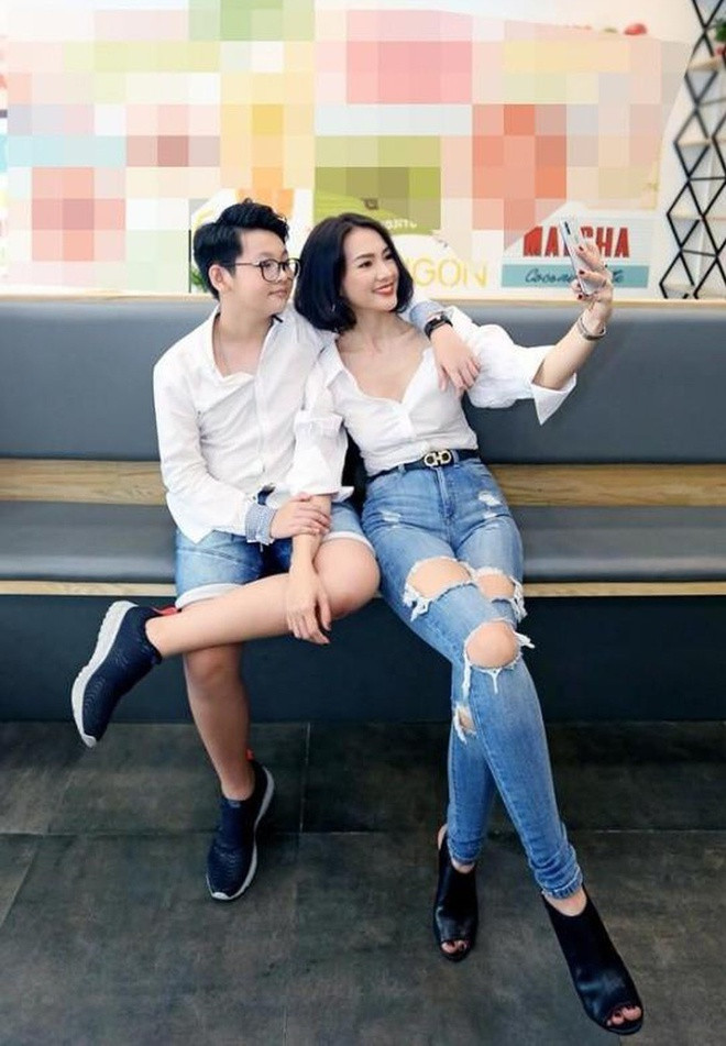 Sau khi ly hôn với ông xã Thanh Long vào năm 2016, nữ diễn viên Những cô gái chân dài… một mình nuôi con. Cô luôn theo sát con trong giai đoạn dậy thì. Cô tâm sự luôn ở bên quan tâm và trò chuyện như những người bạn.