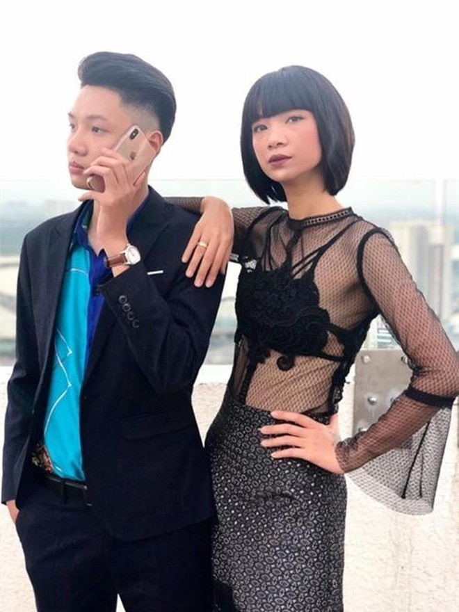 Đức Huy - con trai của siêu mẫu Hạ Vy - thừa hưởng chiều cao nổi trội từ mẹ. Chàng trai 18 tuổi hiện cao 1,9 m. Theo siêu mẫu Hạ Vy, con trai cô sớm bộc lộ niềm đam mê và tố chất với lĩnh vực người mẫu. Do đó, từ khi Đức Huy học lớp 10, cô đã cho con theo học các lớp đào tạo người mẫu.