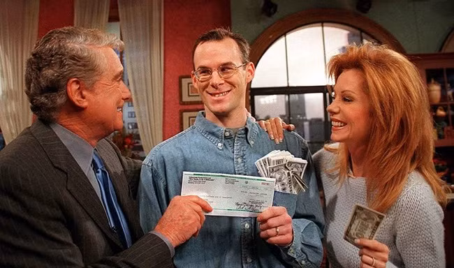 Đi chơi bỗng 23 tỷ ập vào đầu, người gây chấn động đó giờ ra sao? - Hình 3 Di choi bong 23 ty ap vao dau, nguoi gay chan dong do gio ra sao?-Hinh-3