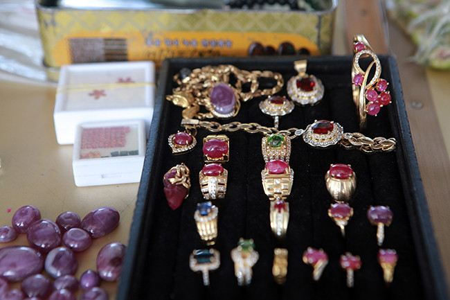 Chợ 'bán đá quý như rau' cũng bị ảnh hưởng do Covid-19 - Hình 11 Cho 'ban da quy nhu rau' cung bi anh huong do Covid-19-Hinh-11