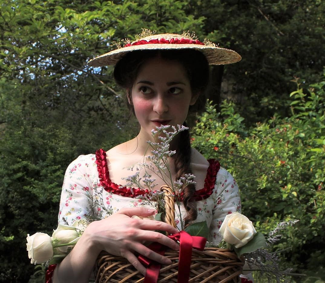 Với gout ăn mặc khác biệt, Banner nhanh chóng dành được sự quan tâm của dân mạng. Bên cạnh đó, cô gái sinh năm 1994 từng có thời gian làm trợ lý trang phục tại sân khấu Broadway, Aladdin và Something Rotten. Ngoài là nhà thiết kế, cố vấn phục trang, cô còn được biết đến với vai trò vlogger có hơn 942.000 người theo dõi.