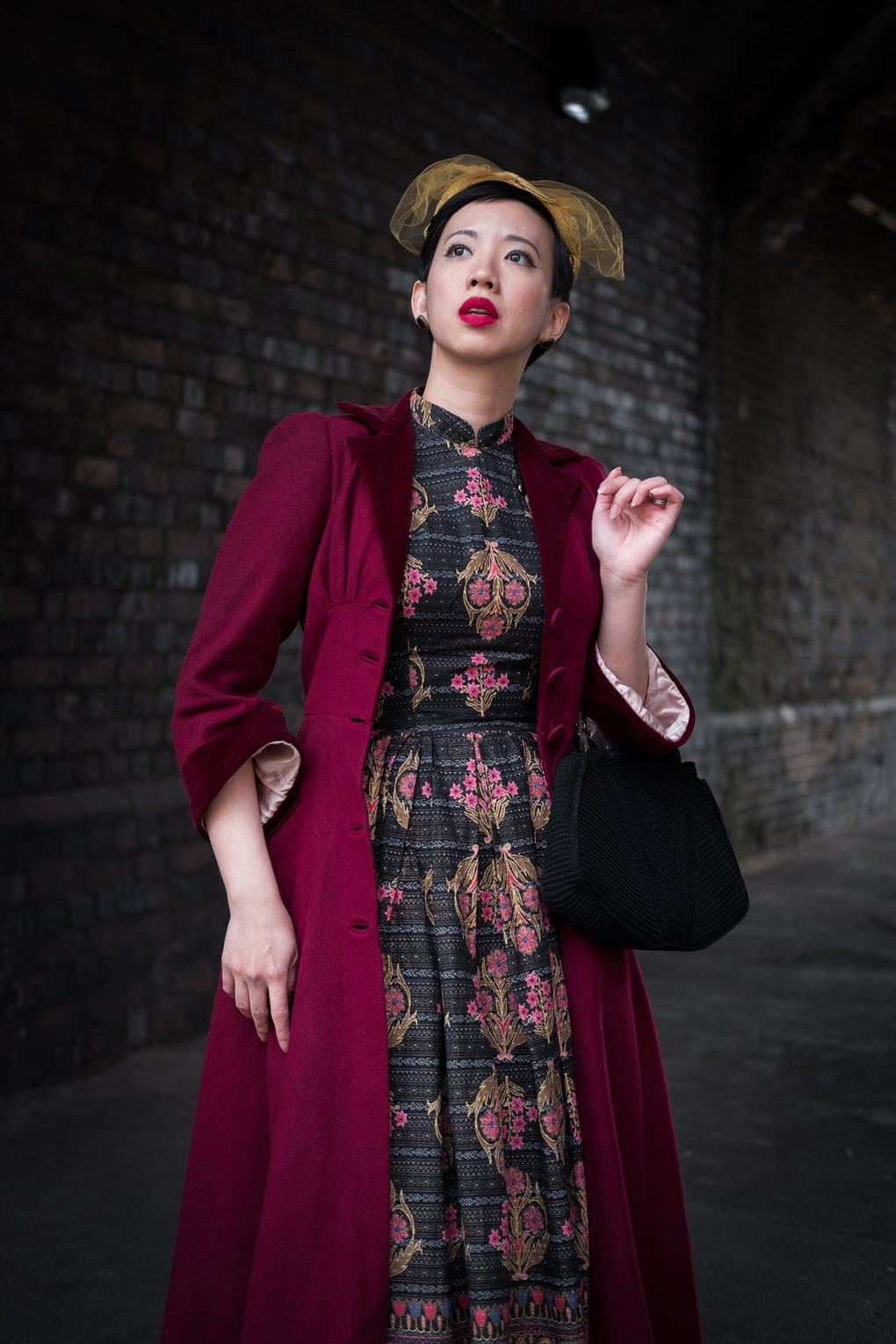 “Mỗi lần mặc chúng, tôi được là chính mình. Phong cách này khiến tôi thực sự thoải mái. Quần áo đẹp mang lại rất nhiều niềm vui trong cuộc sống. Lúc thấy buồn, tôi chỉ muốn mặc những trang phục sặc sỡ và ra ngoài dạo phố”, Nora bày tỏ.