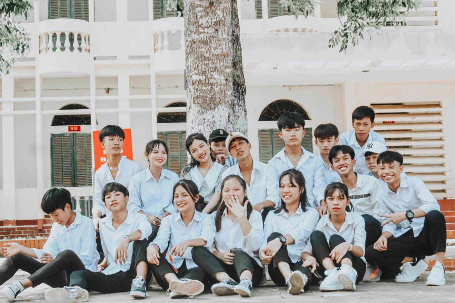 Bộ ảnh kỷ yếu lớp bắt trọn 999 trend cực vui - Hình 9 Bo anh ky yeu lop bat tron 999 trend cuc vui-Hinh-9