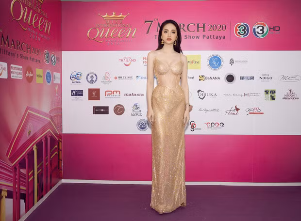 Vẻ đẹp rực rỡ của Hoa hậu Chuyển giới Quốc tế 2018 khiến người khác không thể không ngước nhìn.