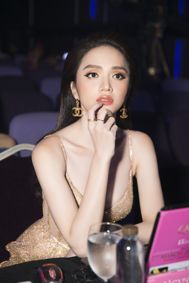 ương Giang xinh đẹp trên ghế nóng. Theo chia sẻ từ nữ giám khảo, kết quả của cuộc thi năm nay rất xứng đáng khi đại diện Mexico lên ngôi.