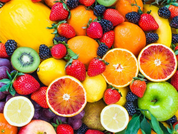 Trái cây chứa nhiều chất chống oxy hoá nhất là cam, đu đủ, quả việt quất, anh đào, quả mâm xôi và bơ. Các trái cây này có thể giúp bảo vệ gan và chống lại các tổn thương gan.