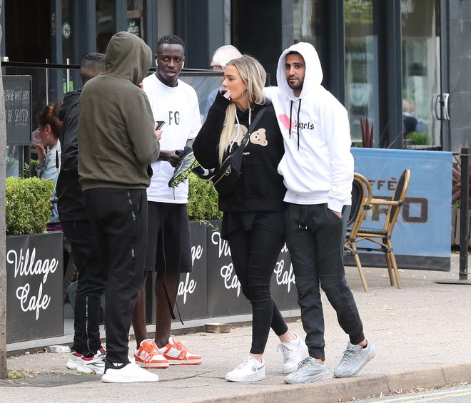 Sao Man City hen ho voi ban gai cu cua dong doi-Hinh-2