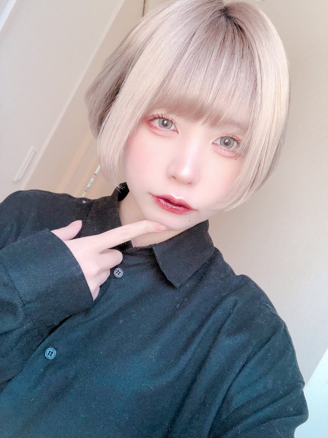 Nu game thu Nhat Ban gay tranh cai khi cong khai anh mat moc-Hinh-2